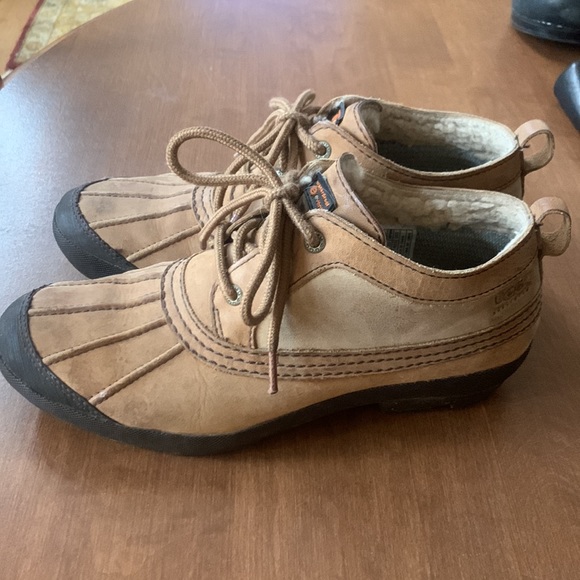 Ugg duck shoes! 9.5 - Picture 3 of 3